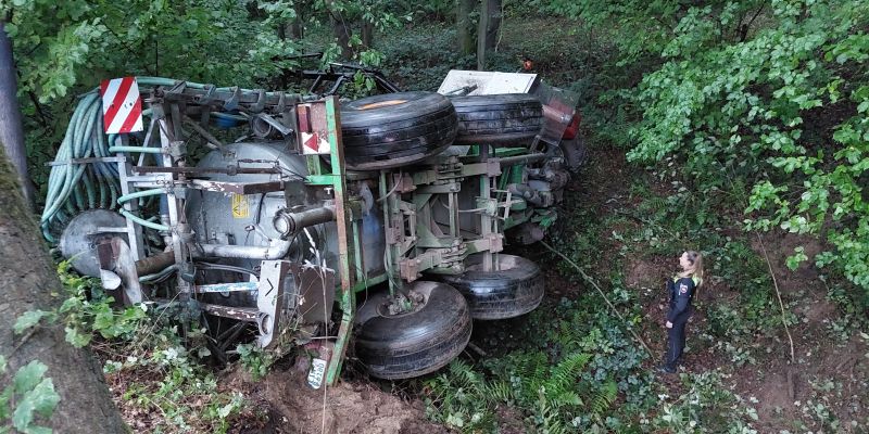 Traktor mit Güllewagen verunfallt im Bereich Reileifzen