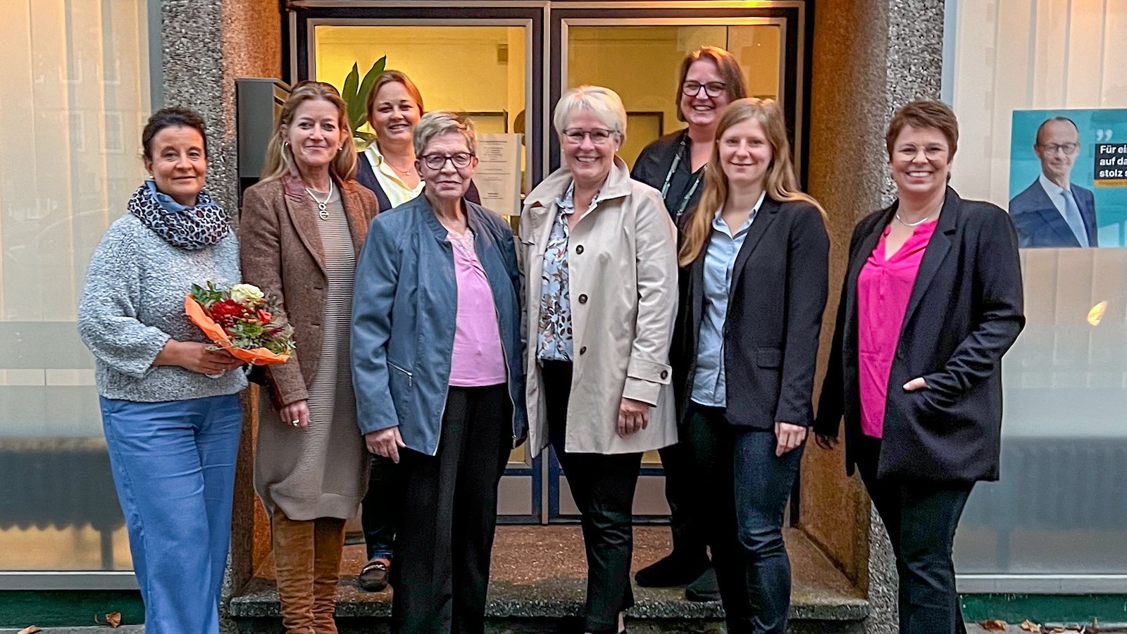 Tanya Warnecke, Cornelia Meyer-Löhr, Maren Böhle, Christa Borchert, Sabine Echzell, Sandra Junker, Maria-Theresa Boin, Yvonne Niemeyer. Auf dem Foto fehlen: Eileen Minasch und Heike Suiljen.