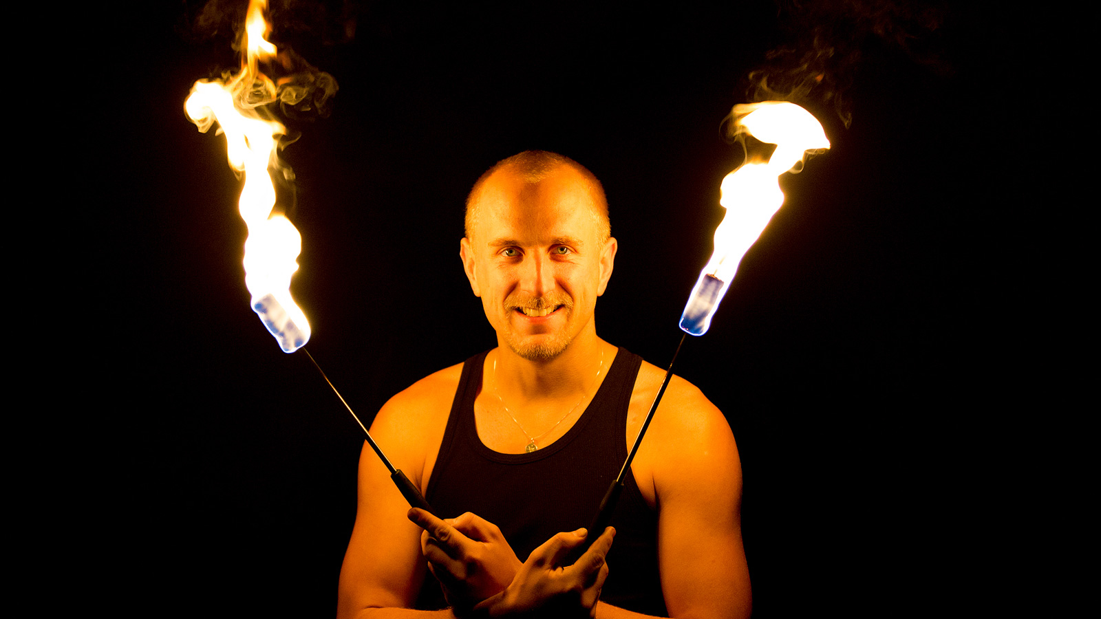 Holzmindener Weihnachtsmarkt startet mit Musik, Feuershow und Winterzauber in den Adventsendspurt