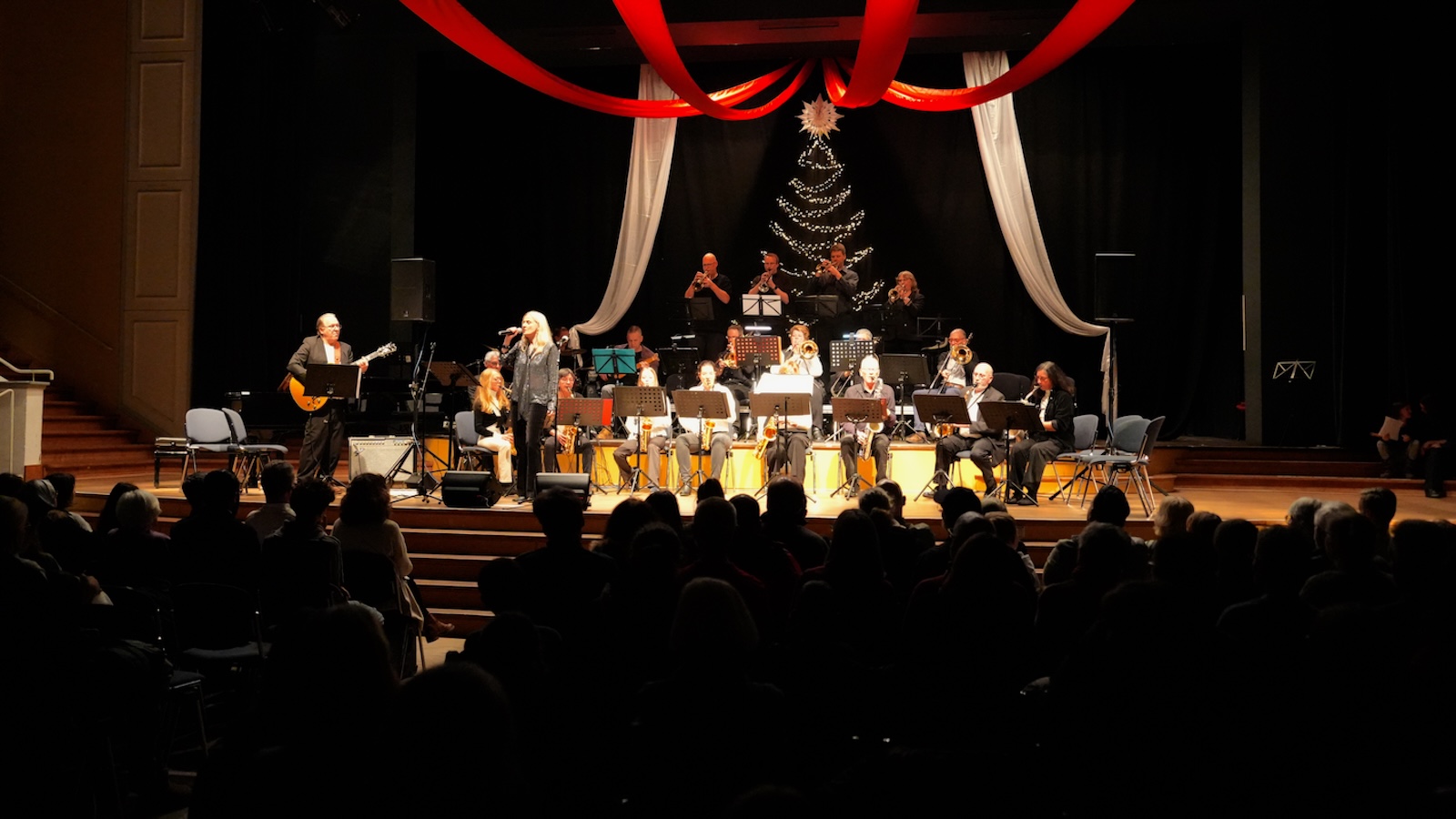 Musikschule Holzminden begeistert mit stimmungsvollem Weihnachtskonzert