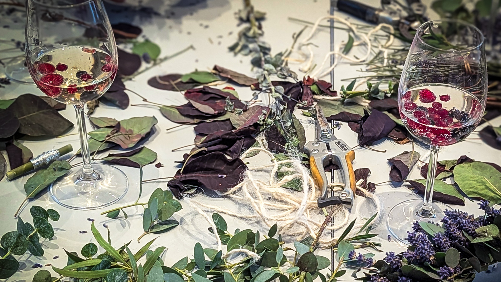 Blüten, Kräuter und Prosecco: Sommer-Workshop auf der „Sensoria“-Dachterrasse verspricht besondere Atmosphäre