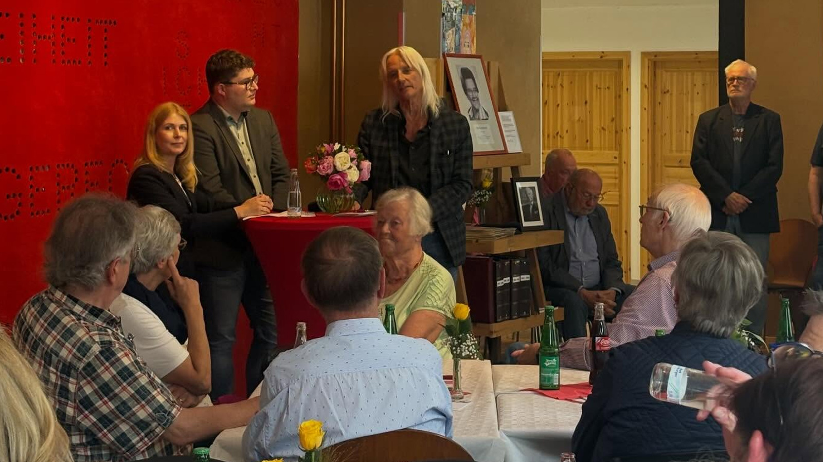 Ausstellungseröffnung im Martha-Warnecke-Haus: „Helmut Schmidt – Mut zur Zukunft, Demokratie bewahren“