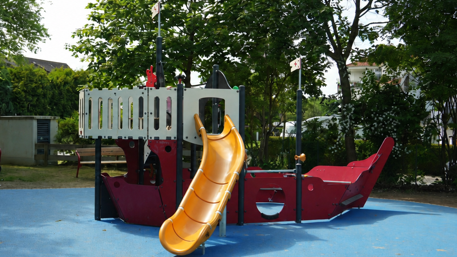 Spielplatz „Limkerecke“ hat seine Hauptattraktion zurück: Neues Schiff für Holzminden