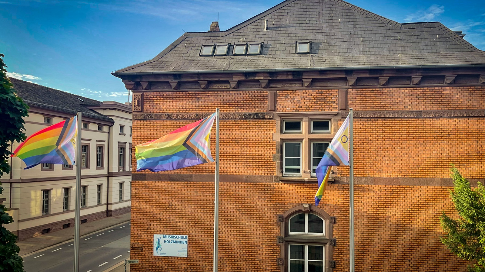 Holzminden hisst „Progress Pride Flag“ und organisiert Veranstaltungen rund um den Pride Month