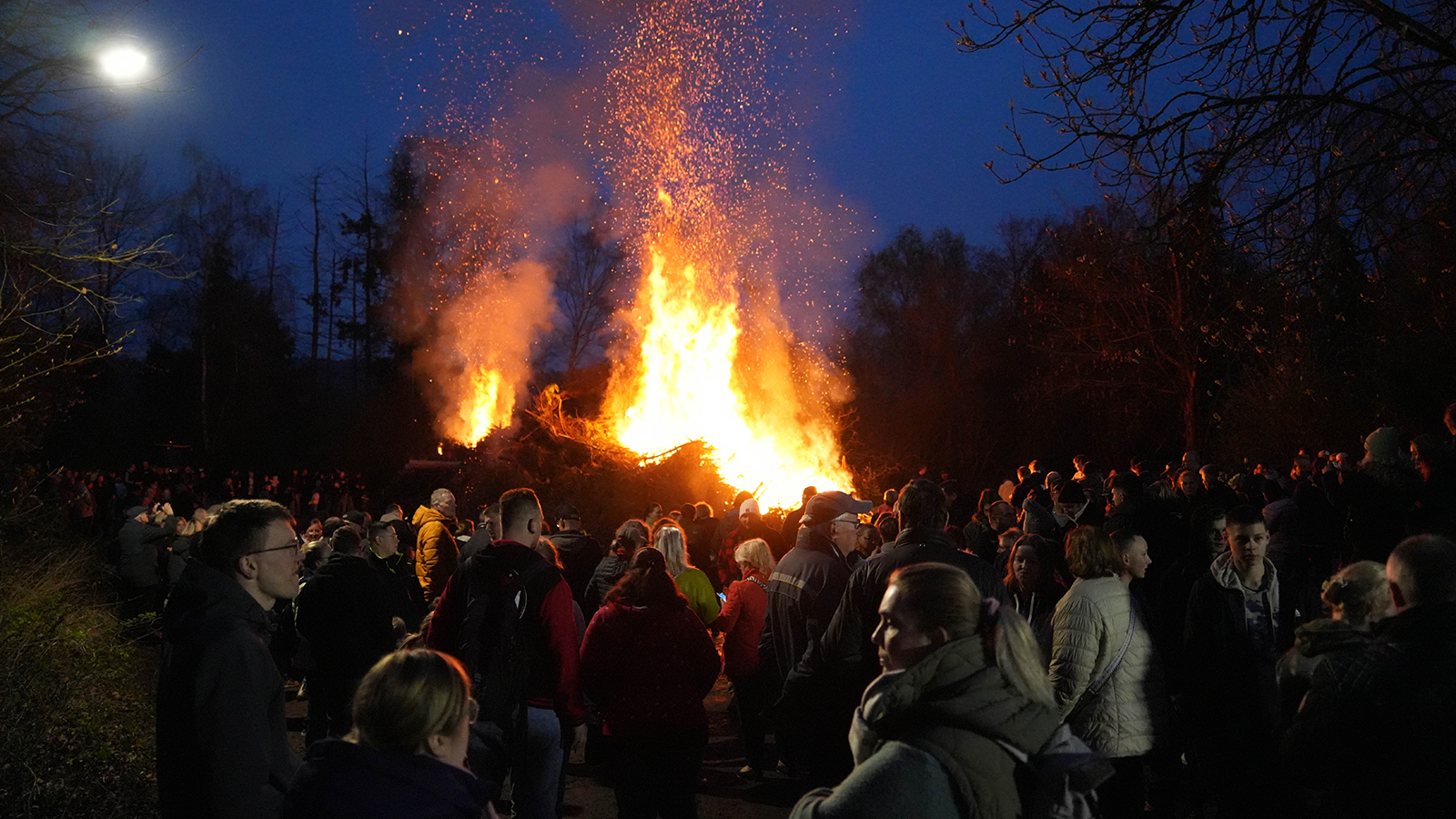 Osterfeuer 2026 in Holzminden: Feuerwehrverband lädt zum traditionellen Frühlingsereignis ein