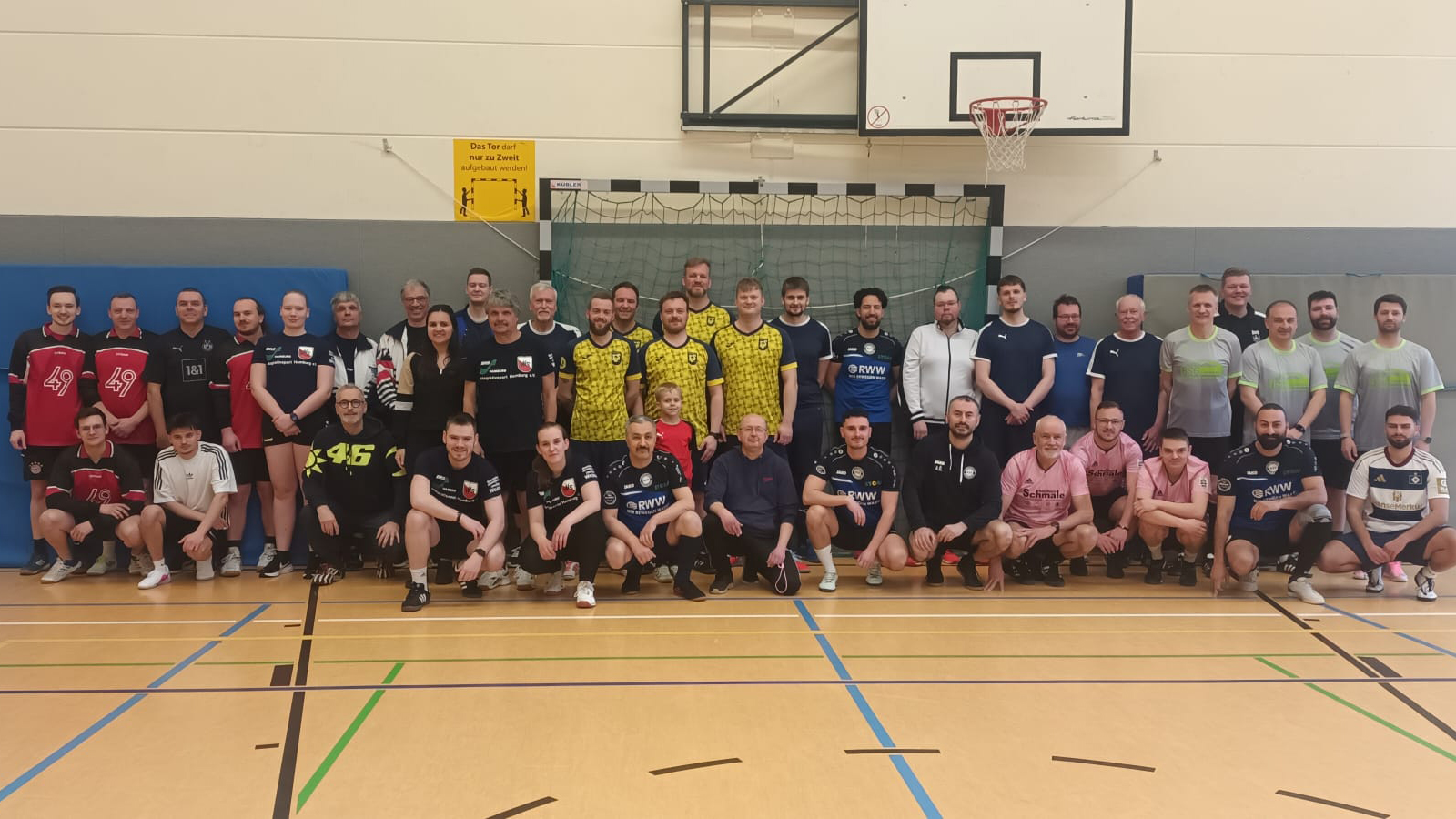 MTV 49 Holzminden richtet stark besetztes Fußballtennis-Turnier aus und sichert sich Platz drei gegen Espelkamp