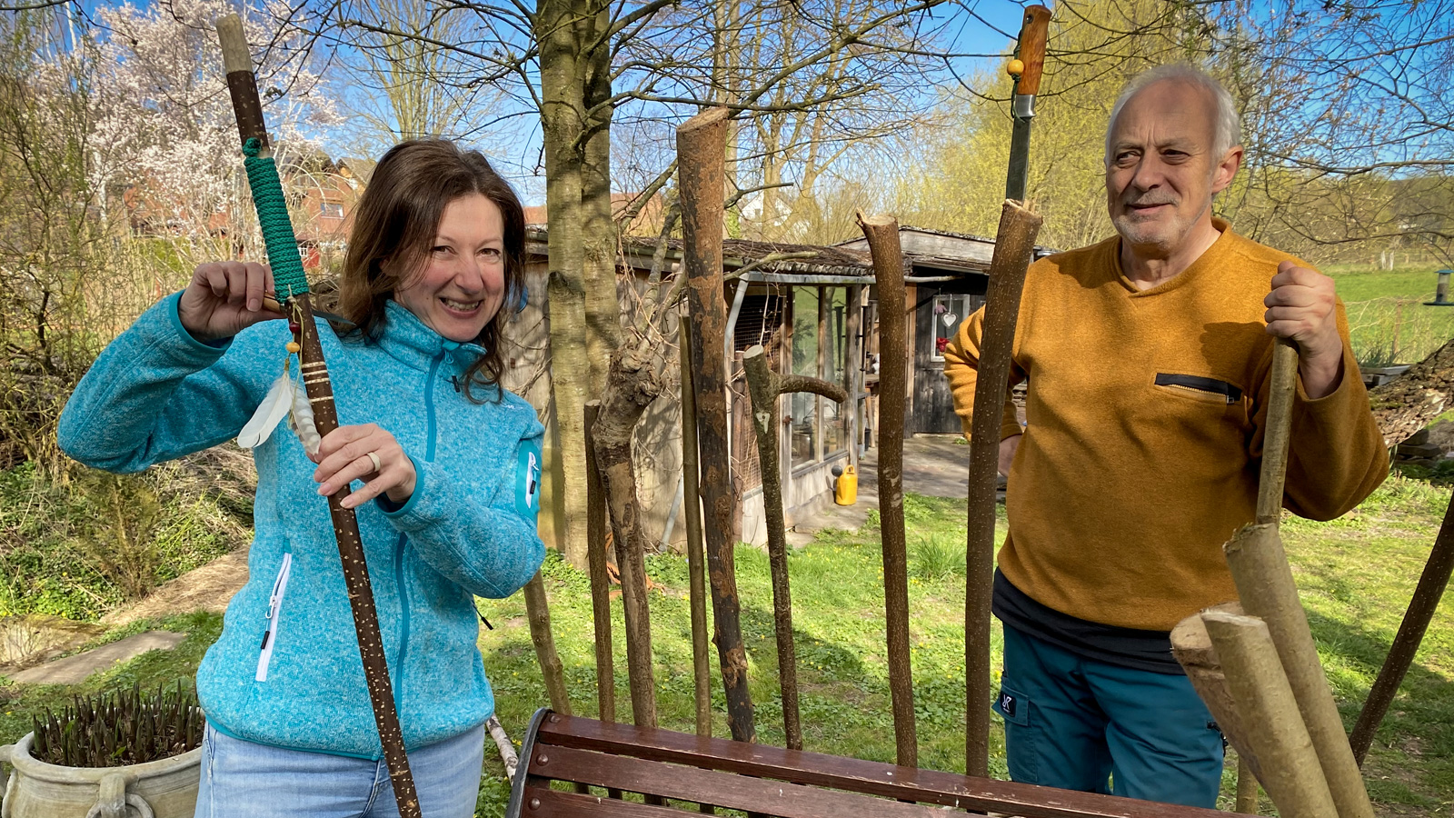 Touristik-Information Neuhaus und Silberborn bietet Schnitzkurs für Wanderstöcke am 25. April an