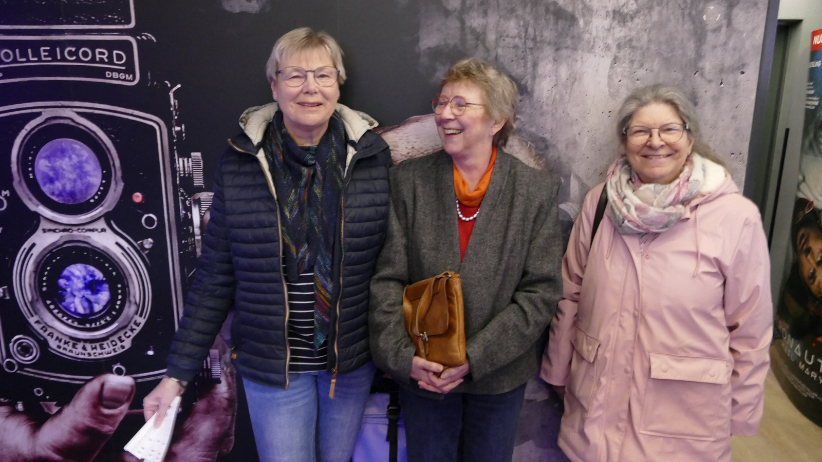 Zeitzeugen: Sie waren als Demonstranten-Statisten mit dabei: Annette Beyes, Heike Schettki und Jutta Kass.