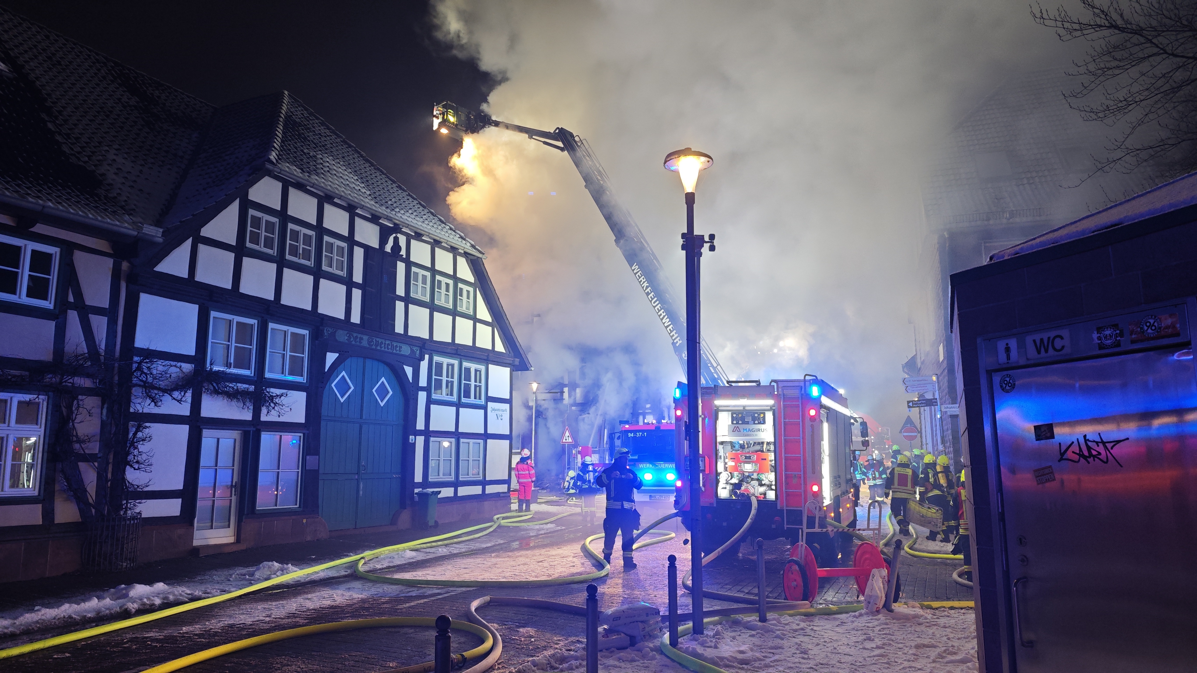 ### Eilmeldung ### Großeinsatz der Feuerwehr in Holzmindener Innenstadt