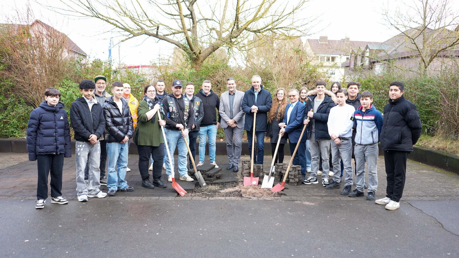 Spatenstich für zweiten Jugendplatz direkt am Jugendzentrum